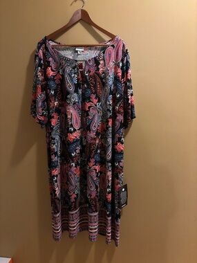 ⭐️⭐️Avenue Black Paisley Midi Dress with Pink and Blue Accents